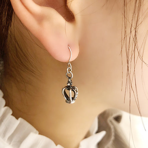 王冠ピアス