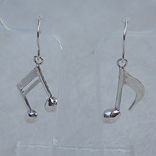 16分音符ピアス