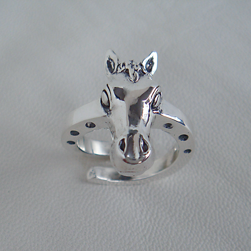 【新作紹介】2026年の干支「丙午」にちなみ、リングが完成しました！「馬面リング」