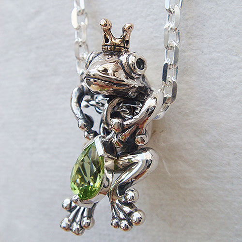 蛙の王様ペンダント'零八＋ペリドット – 和銀